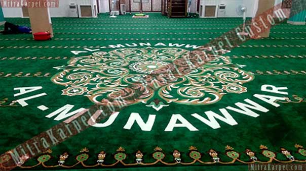 Pemasangan karpet masjid Al Munawwar Balikpapan dilakukan oleh karyawan Mitra Karpet yang berpengalaman dan proffesional